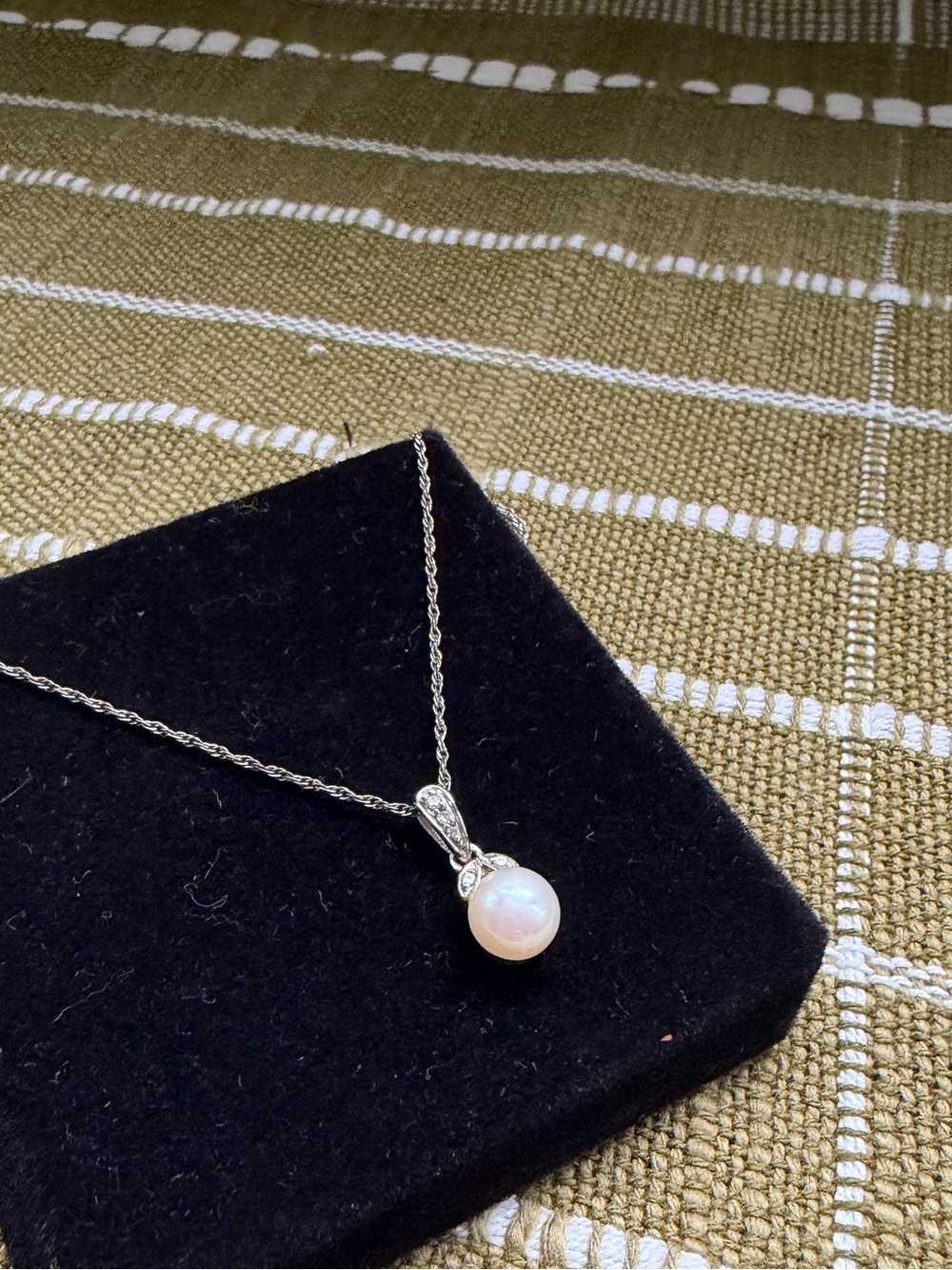 Delicate Pearl Pendant Silver Necklace